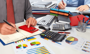 حسابدار مسلط به امور مالیاتی و حسابدار چه تفاوتی دارند و چگونه جایگاهی در شرکت‌ها دارند؟-chortkeh20-com